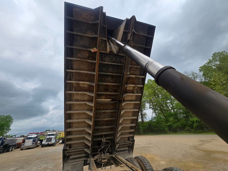 2001-mack-rd690s-image-44