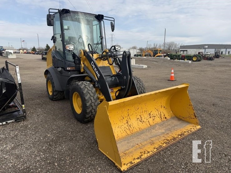 2023-deere-244l-image-5