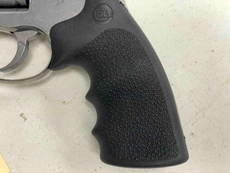 colt-revolver-image-7