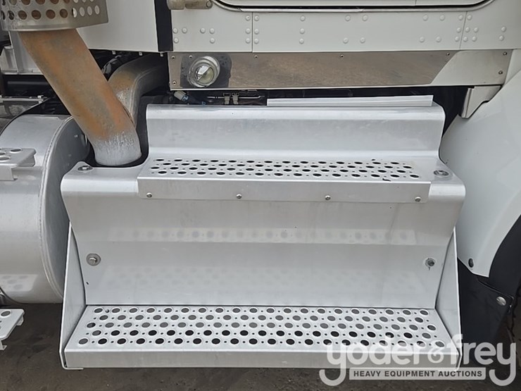 2014-kenworth-t800-image-81