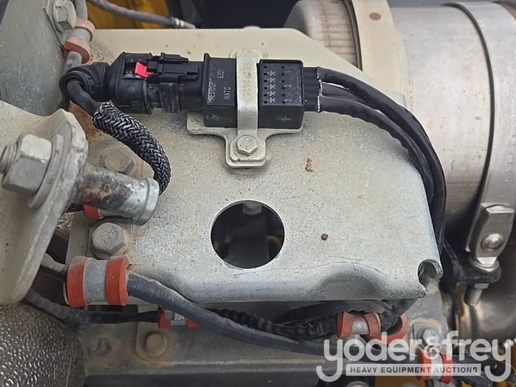 2018-deere-310l-image-61