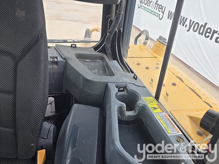 2019-caterpillar-d6-lgp-image-97