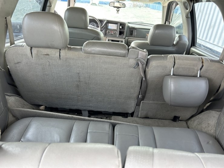 2003-chevrolet-tahoe-image-31