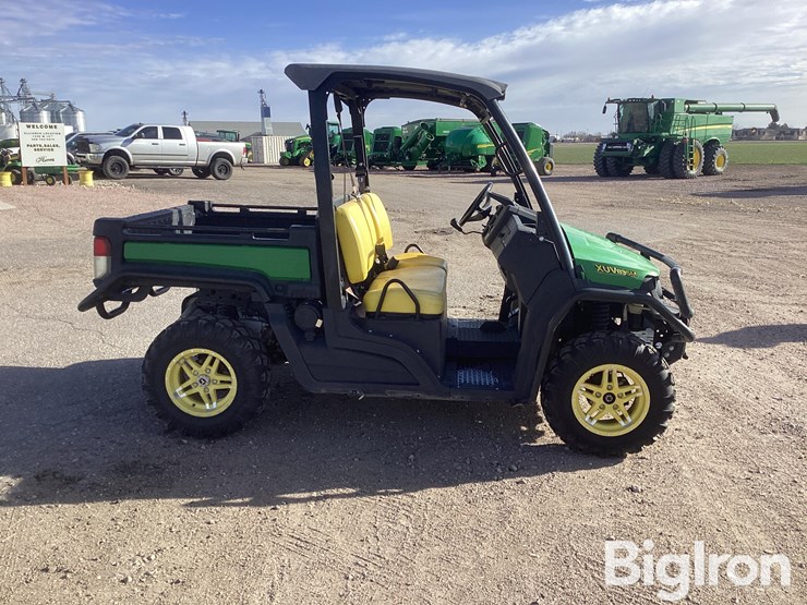 2019-john-deere-gator-image-4