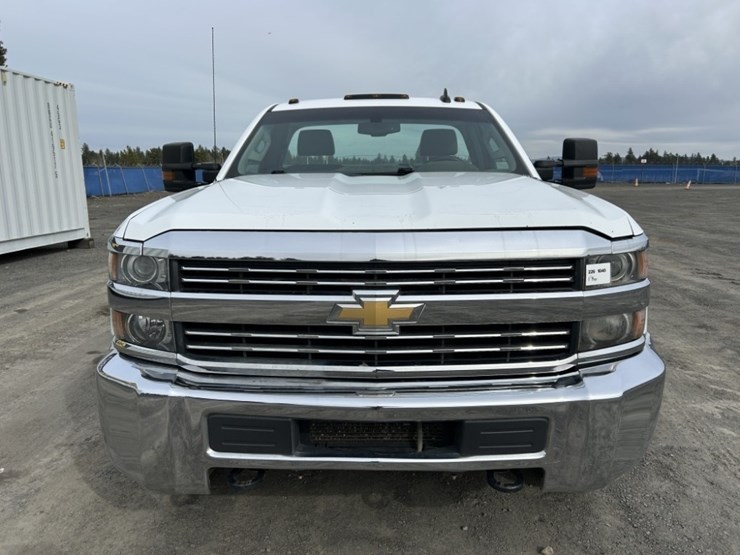 2015-chevrolet-silverado-3500-image-8