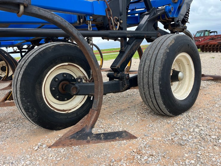 2015-new-holland-st830-image-23