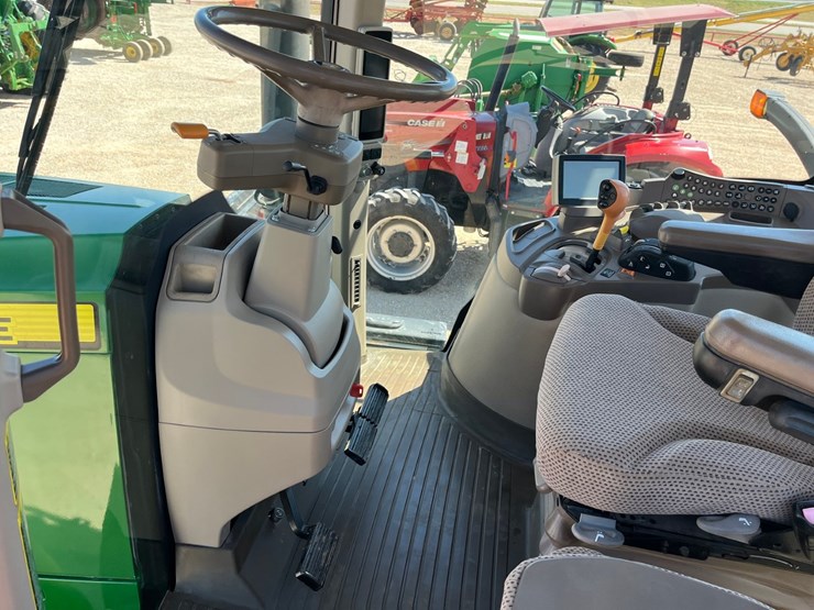 2013-john-deere-7215r-image-19
