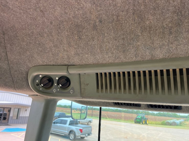 2008-versatile-535-image-30