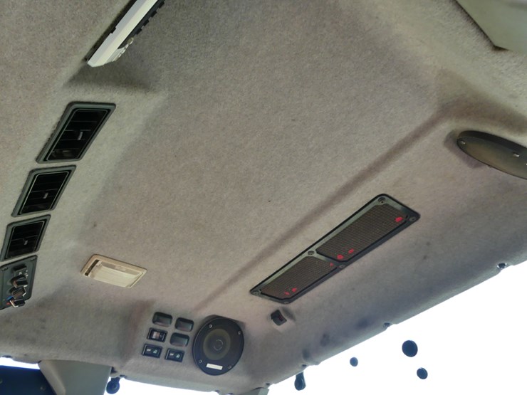 2004-kubota-m9000-image-12