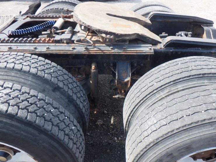 2001-mack-ch613-image-14