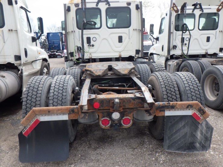 2017-freightliner-cascadia-125-image-7