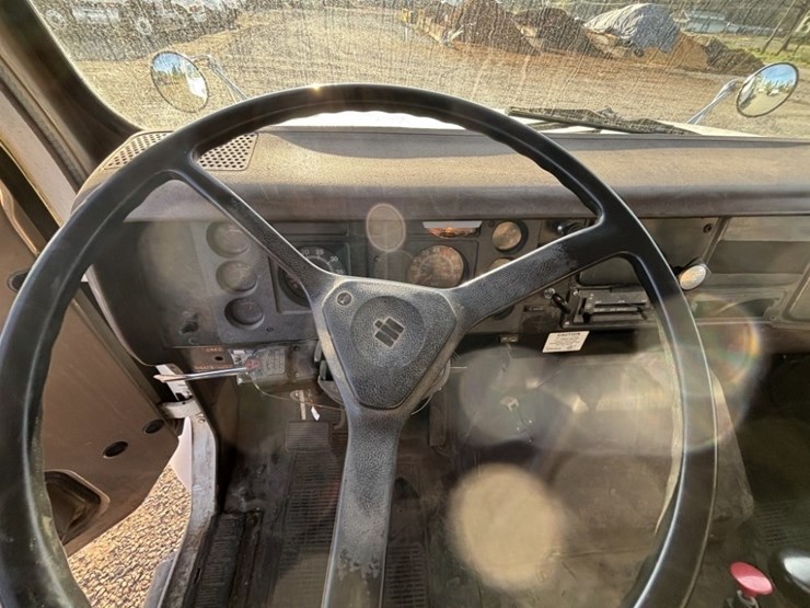 1985-international-4700-image-27