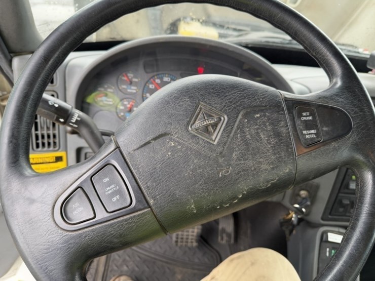 2007-international-7400-image-30