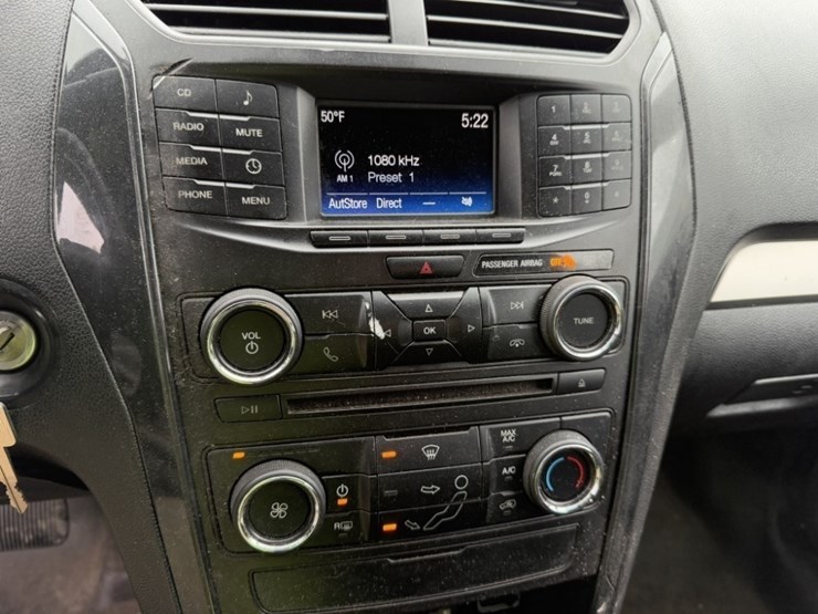 2017-ford-explorer-image-32