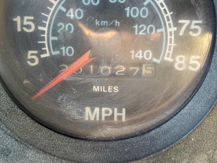 1985-international-4700-image-28