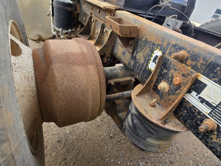 2001-mack-rd688s-image-86