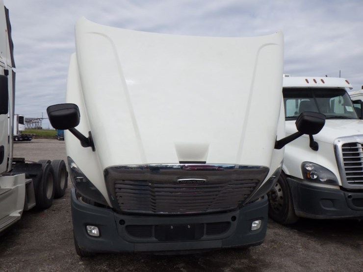 2017-freightliner-cascadia-125-image-19