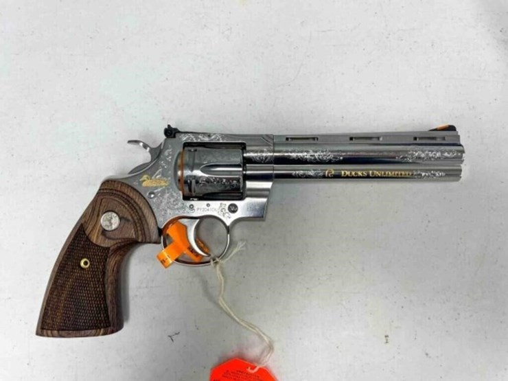 colt-revolver-image-2