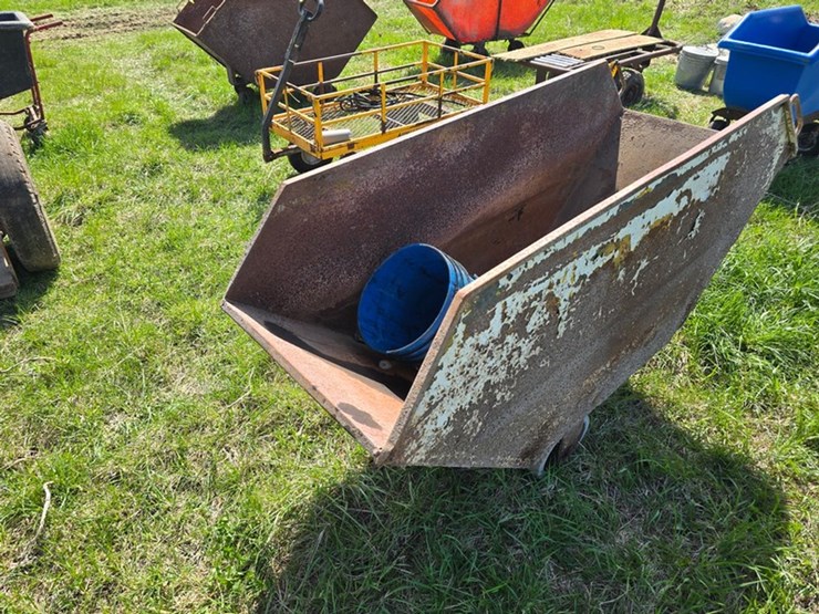 #596-•-walk-behind-feed-cart-image-3