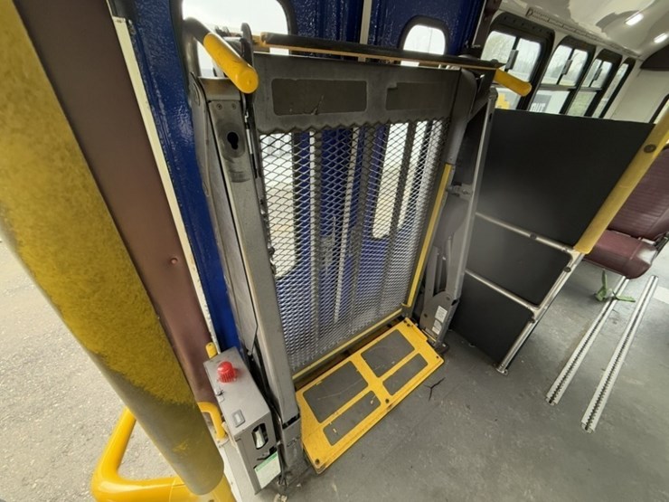 2008-ford-e450-image-24