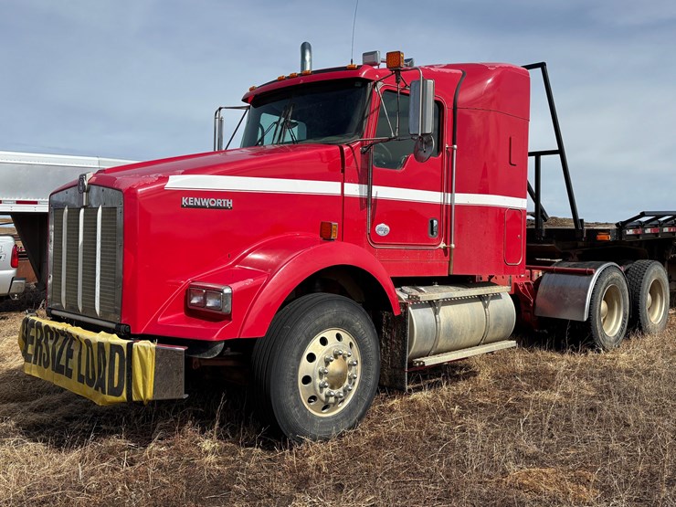 2012-kenworth-semi-image-1