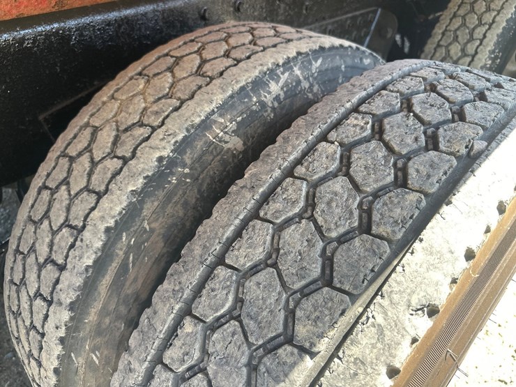 2012-international-7600-image-57