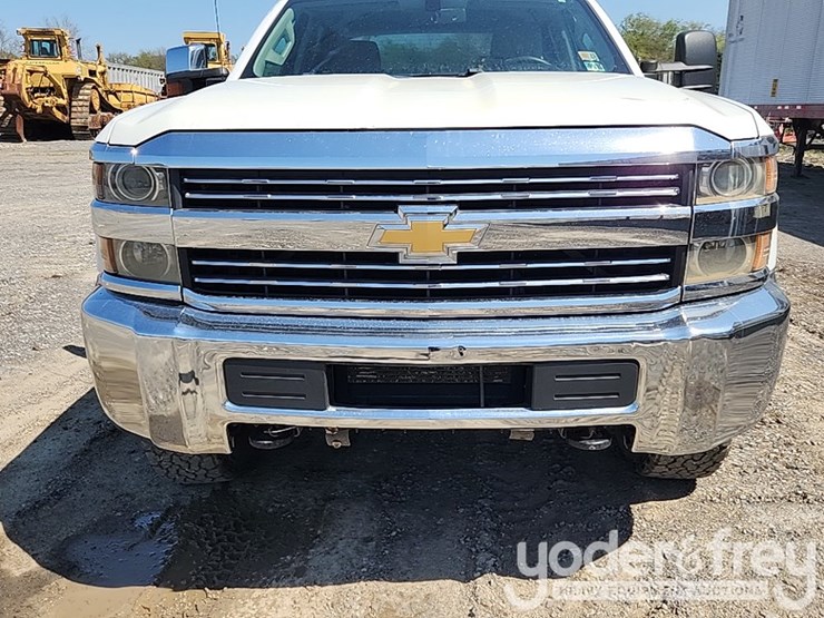 2016-chevrolet-silverado-3500hd-image-19