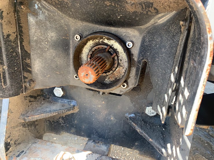 2011-case-ih-puma-140-tractor-image-14