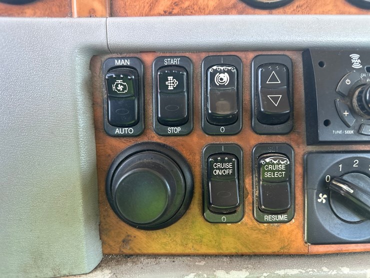 2008-peterbilt-386-image-37