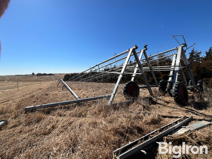 reinke-center-pivot-w/pipe-drops-sprinkler-image-2