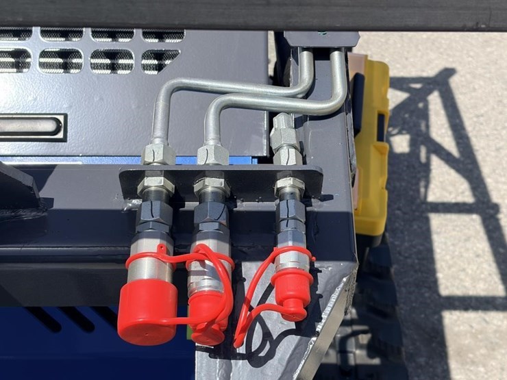 2026-zjg-zj-380-skid-steer-loader-image-7