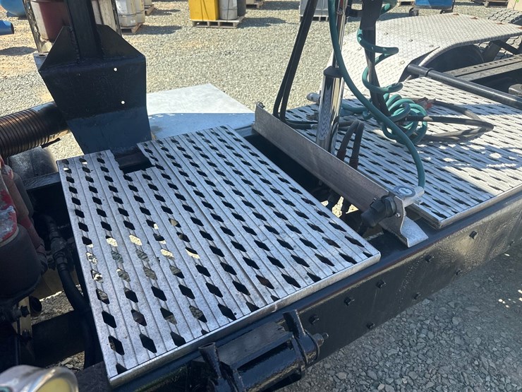 2008-peterbilt-386-image-19