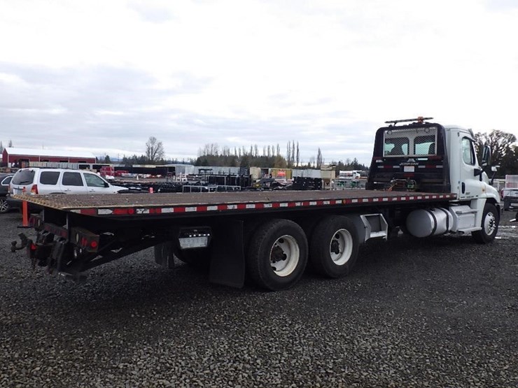 2012-freightliner-cascadia-125-image-5