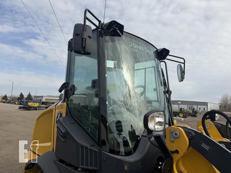 2023-deere-244l-image-10