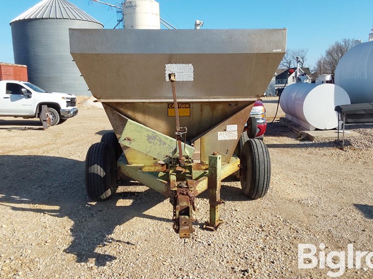 tyler-t/a-pull-type-fertilizer-spreader-image-2