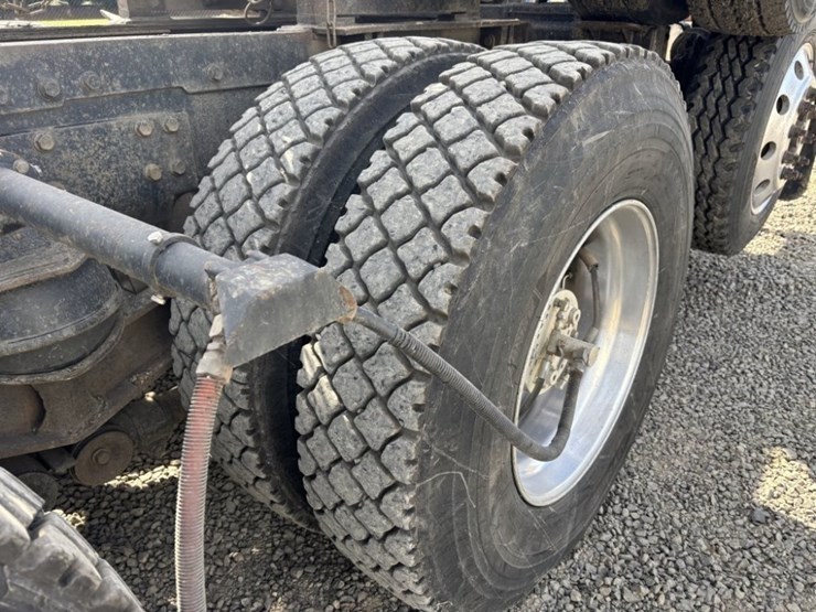 2000-peterbilt-378-image-12