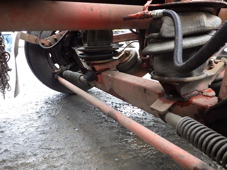 2016-peterbilt-3-axle-logging-truck-image-52