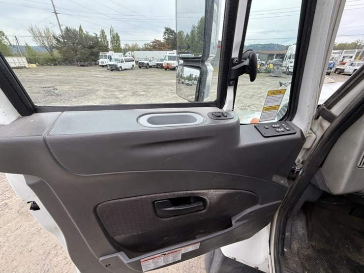 2012-international-7600-image-27