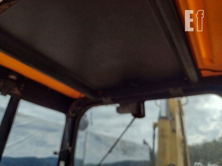 1995-deere-300d-image-13