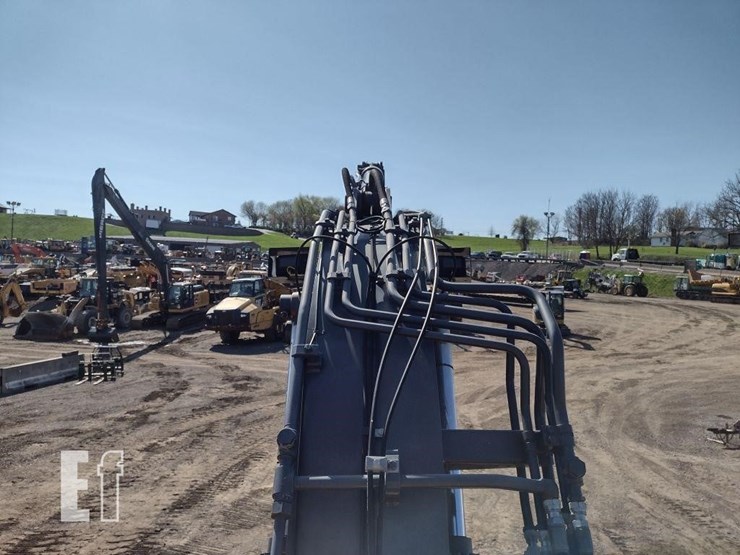 2014-deere-245g-lc-image-48