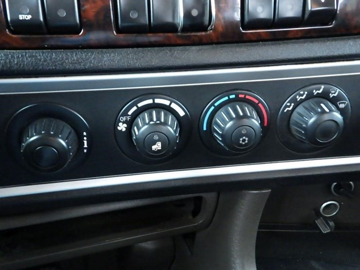 2016-kenworth-w900-image-98