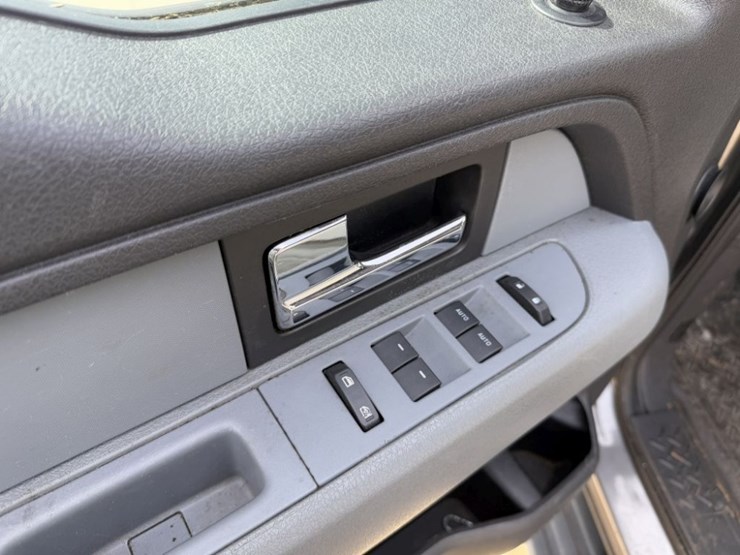 2014-ford-f150-xl-image-28