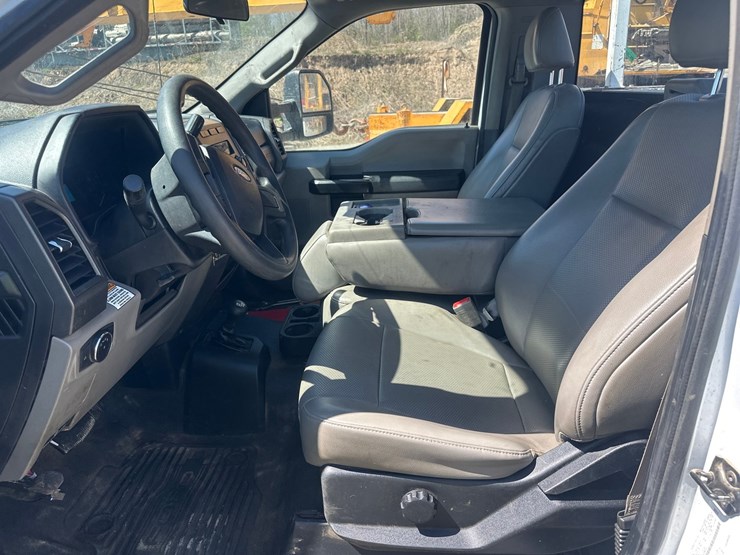 2019-ford-f550-image-25