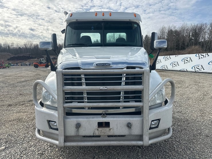 2014-massey-ferguson-8-image-8