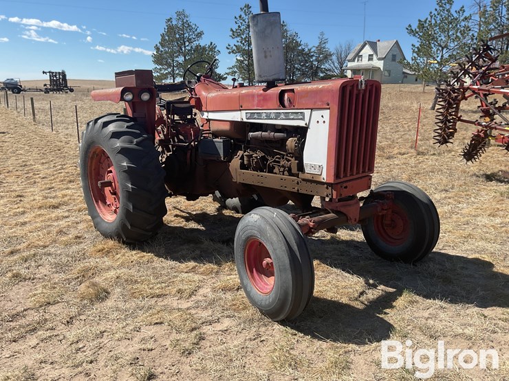 1966-international-806-image-3