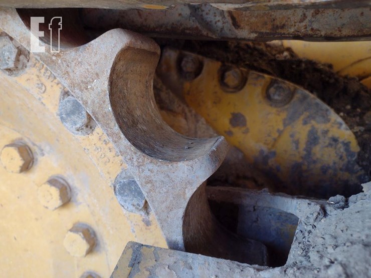 2013-deere-700k-lgp-image-30