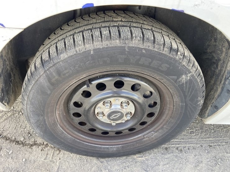 2011-chevrolet-impala-sedan-image-32