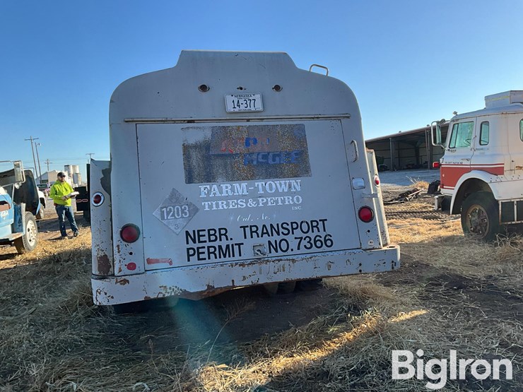 1983-ford-f800-image-6