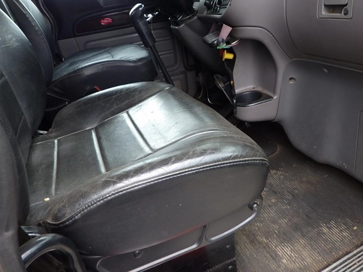 2016-peterbilt-3-axle-logging-truck-image-74