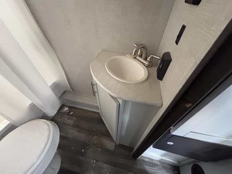 2020-bullet-bl2200bh20-travel-trailer-image-34